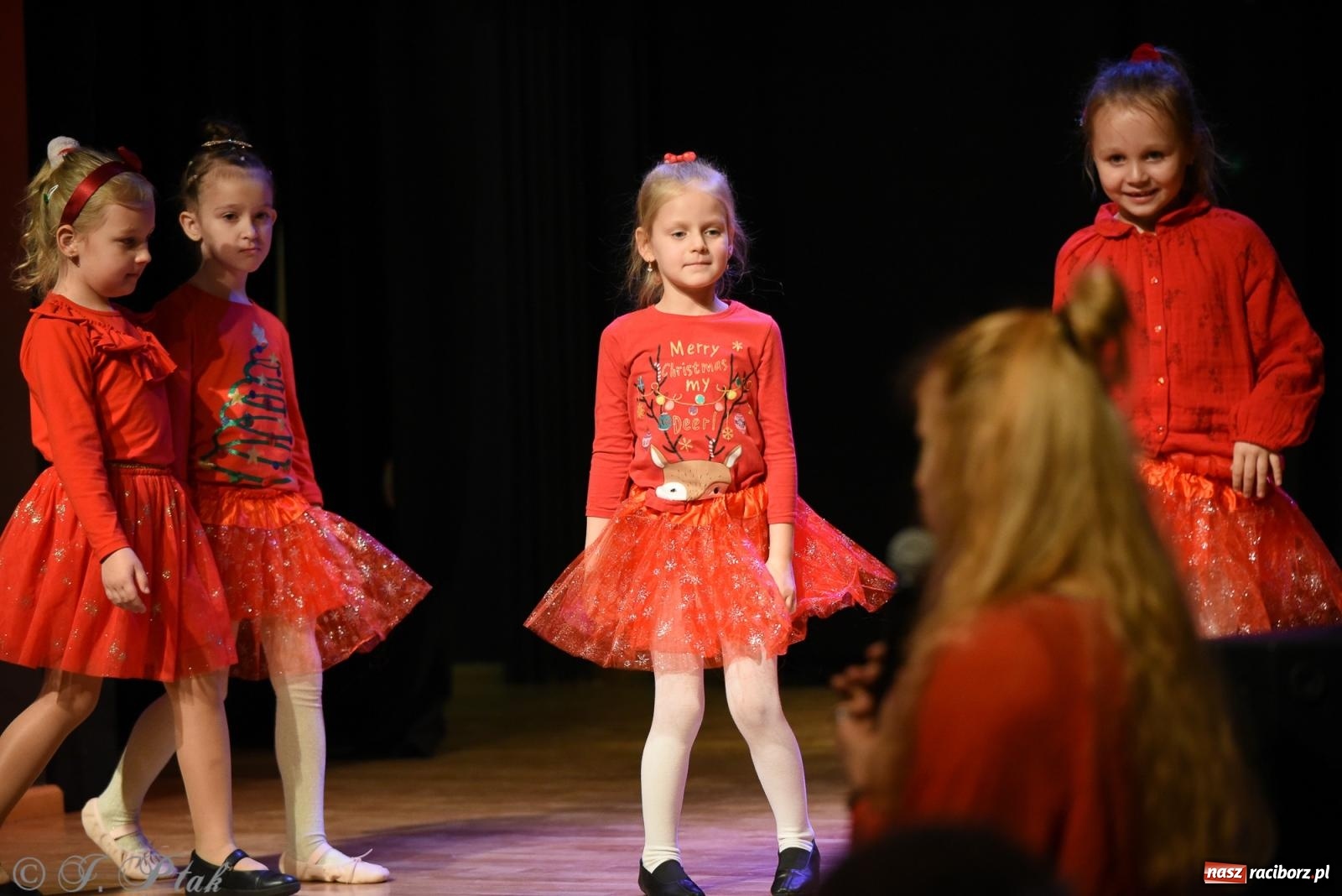 Zdjęcie w galerii na portalu naszraciborz.pl: Mikołajkowe pokazy taneczne w MDK [FOTO i WIDEO] wiadomości z regionu