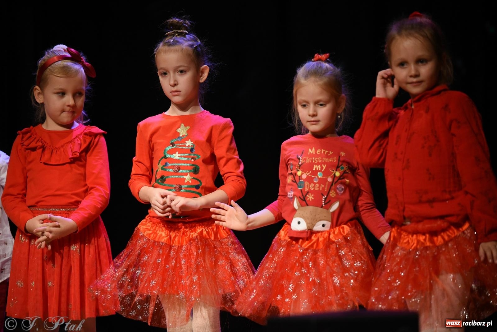 Zdjęcie w galerii na portalu naszraciborz.pl: Mikołajkowe pokazy taneczne w MDK [FOTO i WIDEO] wiadomości z regionu
