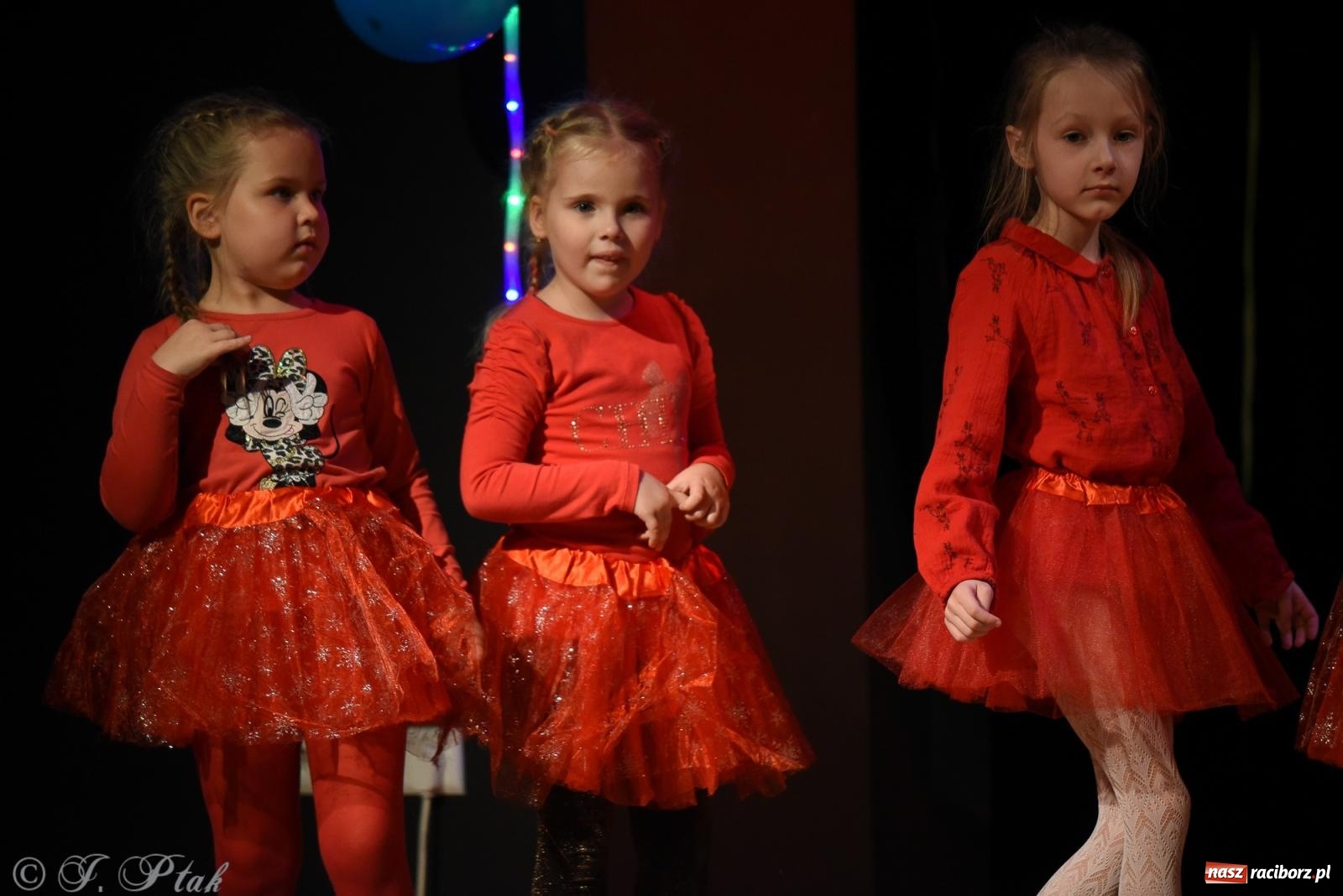 Zdjęcie w galerii na portalu naszraciborz.pl: Mikołajkowe pokazy taneczne w MDK [FOTO i WIDEO] wiadomości z regionu