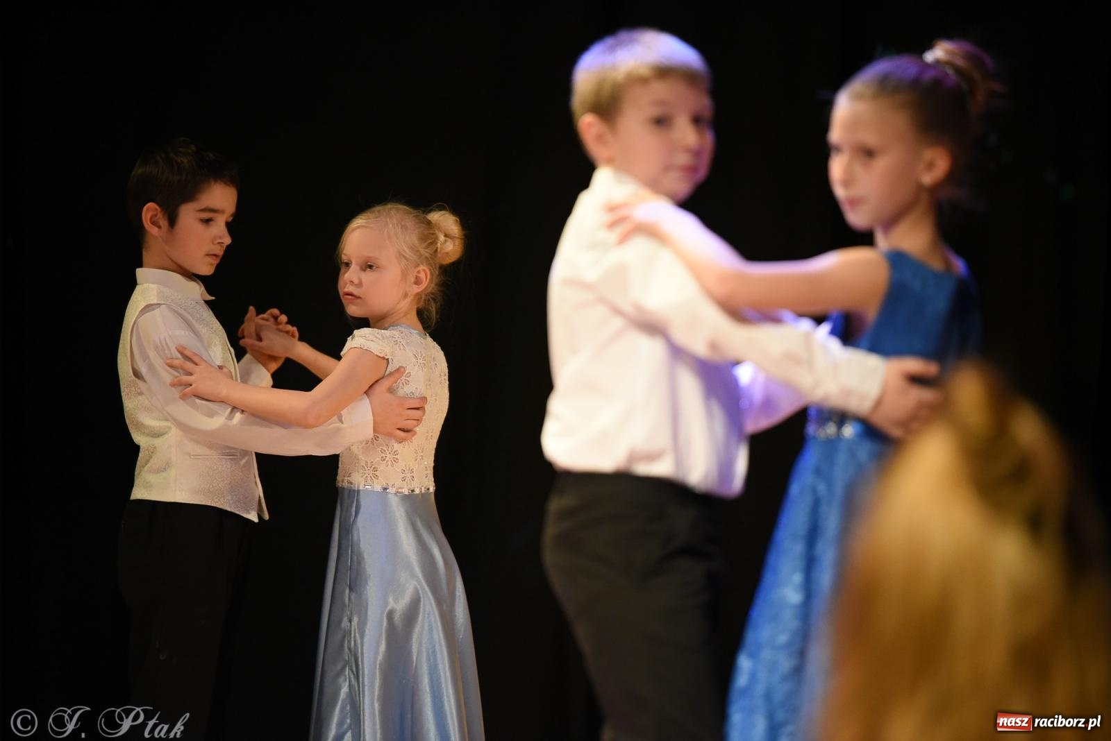Zdjęcie w galerii na portalu naszraciborz.pl: Mikołajkowe pokazy taneczne w MDK [FOTO i WIDEO] wiadomości z regionu