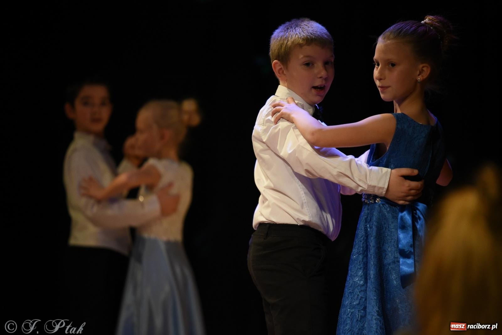 Zdjęcie w galerii na portalu naszraciborz.pl: Mikołajkowe pokazy taneczne w MDK [FOTO i WIDEO] wiadomości z regionu