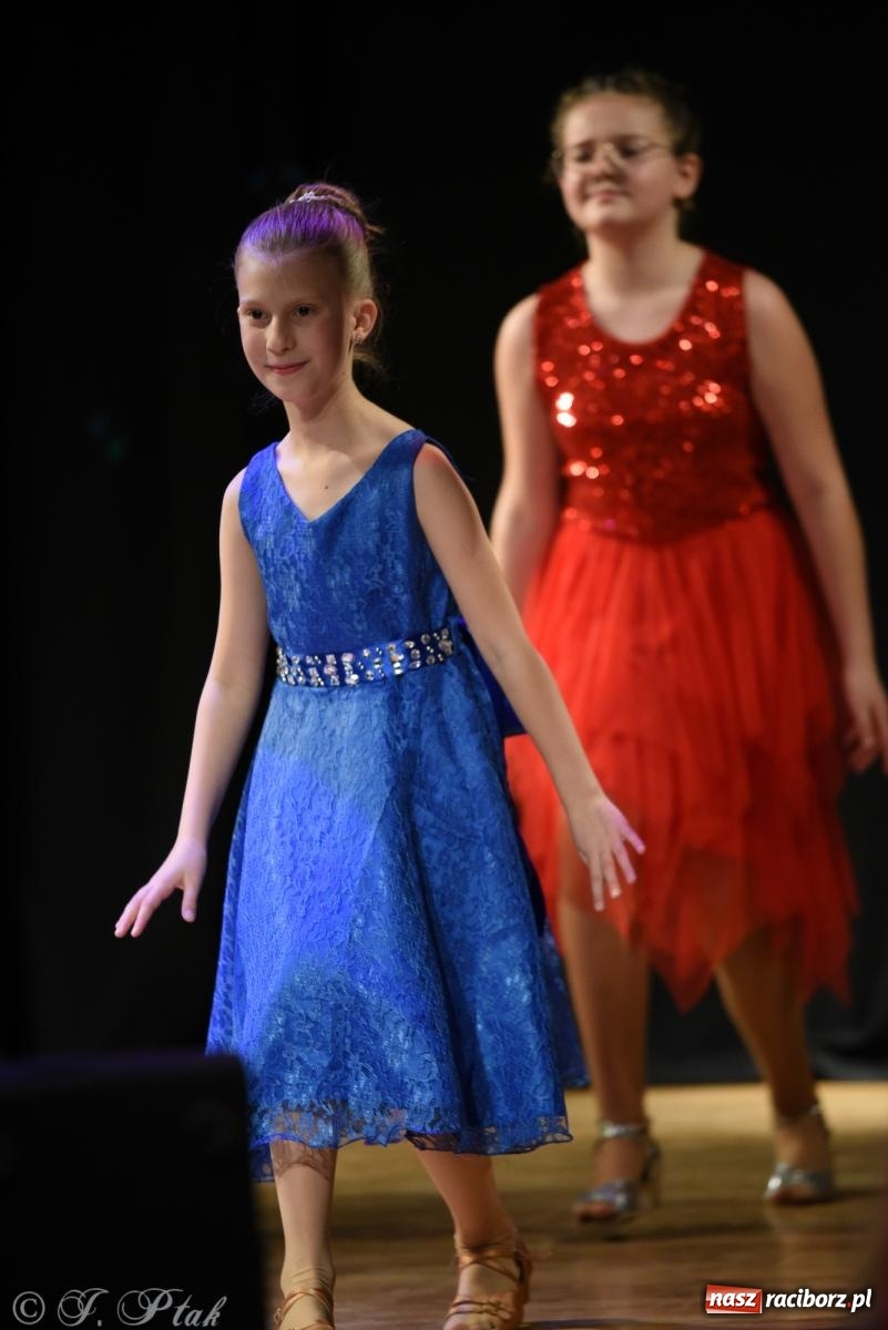 Zdjęcie w galerii na portalu naszraciborz.pl: Mikołajkowe pokazy taneczne w MDK [FOTO i WIDEO] wiadomości z regionu