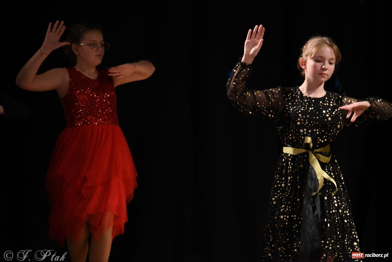 Zdjęcie w galerii na portalu naszraciborz.pl: Mikołajkowe pokazy taneczne w MDK [FOTO i WIDEO] wiadomości z regionu