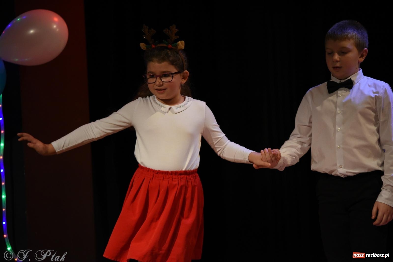 Zdjęcie w galerii na portalu naszraciborz.pl: Mikołajkowe pokazy taneczne w MDK [FOTO i WIDEO] wiadomości z regionu