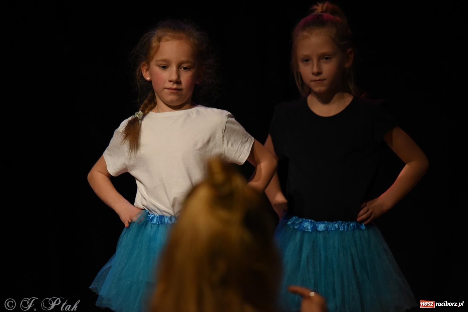 Zdjęcie w galerii na portalu naszraciborz.pl: Mikołajkowe pokazy taneczne w MDK [FOTO i WIDEO] wiadomości z regionu