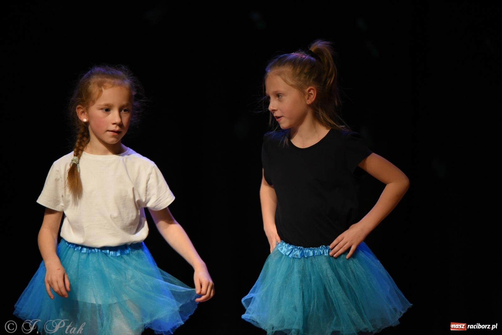Zdjęcie w galerii na portalu naszraciborz.pl: Mikołajkowe pokazy taneczne w MDK [FOTO i WIDEO] wiadomości z regionu