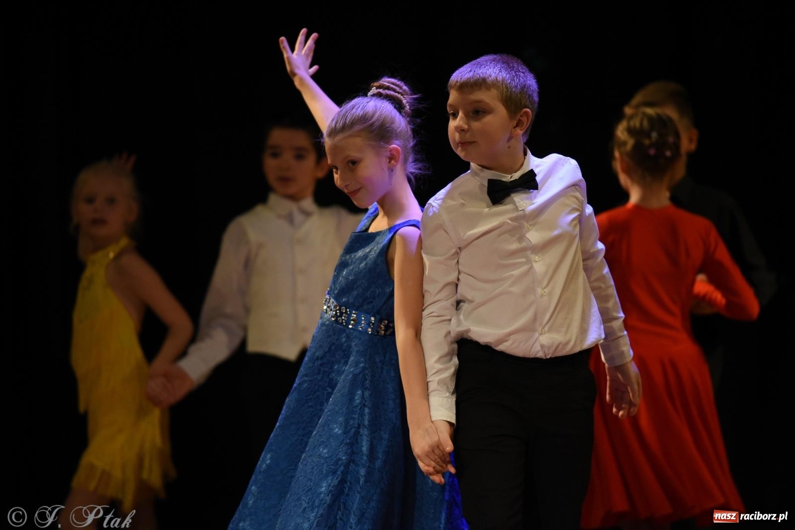 Zdjęcie w galerii na portalu naszraciborz.pl: Mikołajkowe pokazy taneczne w MDK [FOTO i WIDEO] wiadomości z regionu