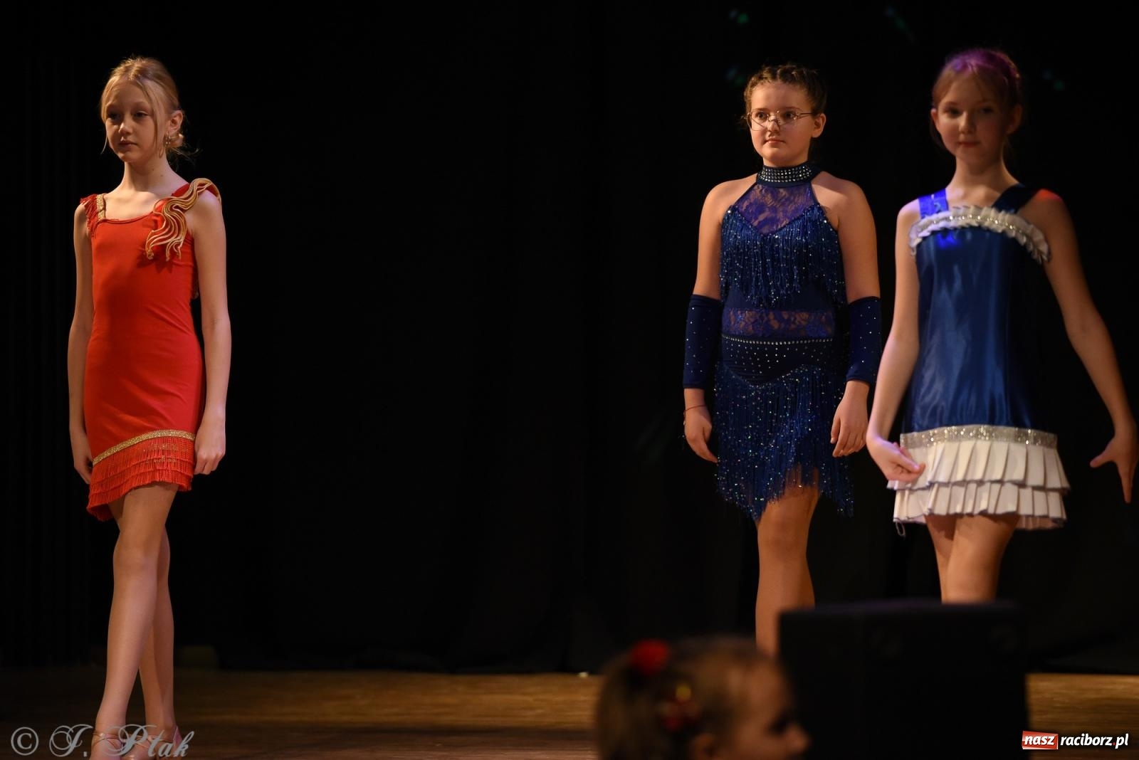 Zdjęcie w galerii na portalu naszraciborz.pl: Mikołajkowe pokazy taneczne w MDK [FOTO i WIDEO] wiadomości z regionu