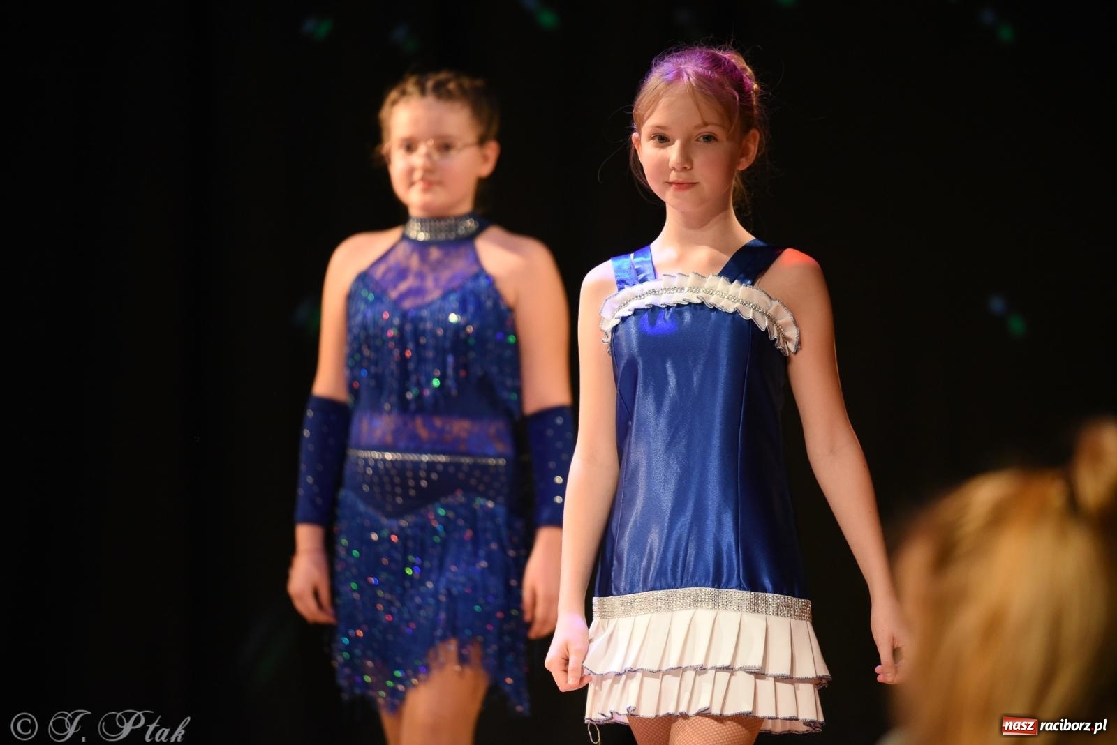 Zdjęcie w galerii na portalu naszraciborz.pl: Mikołajkowe pokazy taneczne w MDK [FOTO i WIDEO] wiadomości z regionu