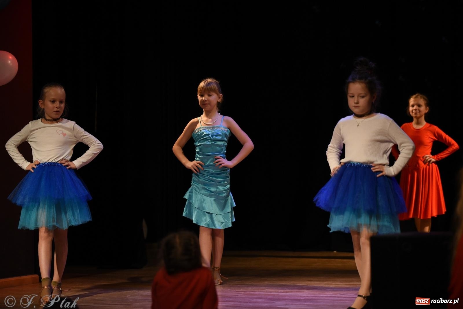 Zdjęcie w galerii na portalu naszraciborz.pl: Mikołajkowe pokazy taneczne w MDK [FOTO i WIDEO] wiadomości z regionu