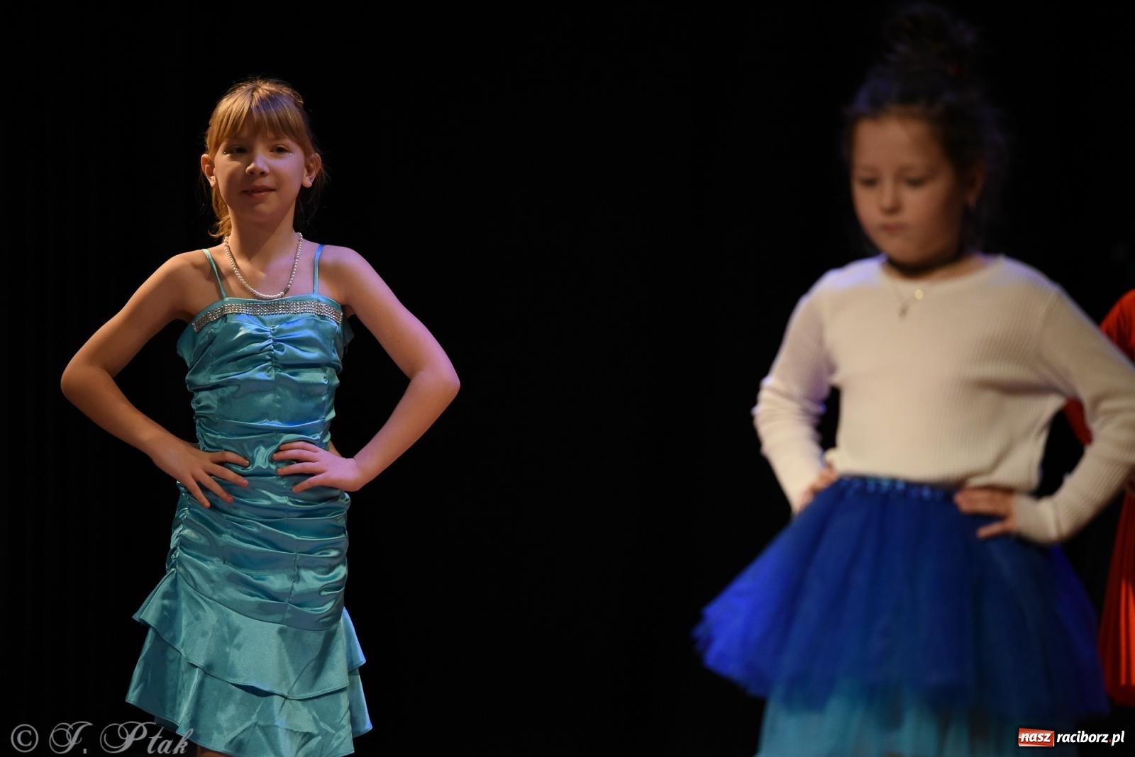 Zdjęcie w galerii na portalu naszraciborz.pl: Mikołajkowe pokazy taneczne w MDK [FOTO i WIDEO] wiadomości z regionu