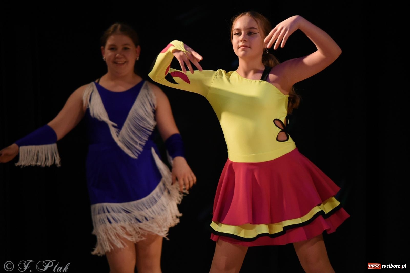 Zdjęcie w galerii na portalu naszraciborz.pl: Mikołajkowe pokazy taneczne w MDK [FOTO i WIDEO] wiadomości z regionu