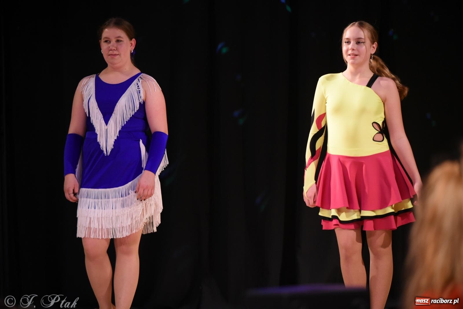 Zdjęcie w galerii na portalu naszraciborz.pl: Mikołajkowe pokazy taneczne w MDK [FOTO i WIDEO] wiadomości z regionu