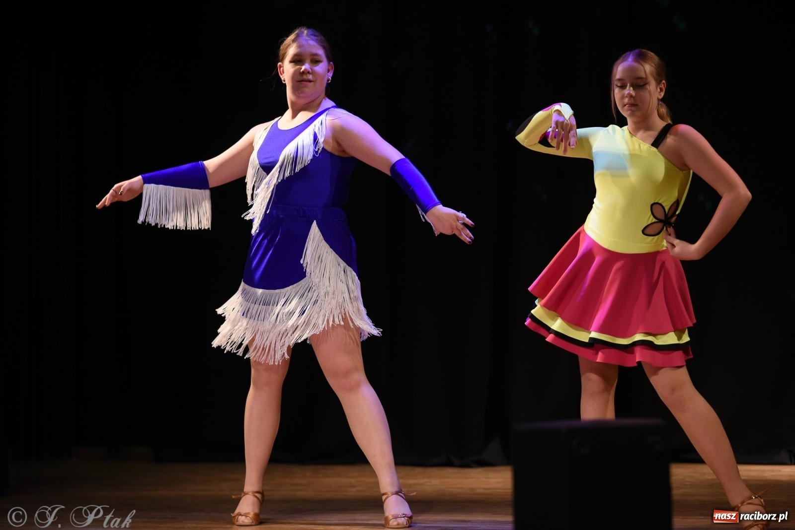 Zdjęcie w galerii na portalu naszraciborz.pl: Mikołajkowe pokazy taneczne w MDK [FOTO i WIDEO] wiadomości z regionu