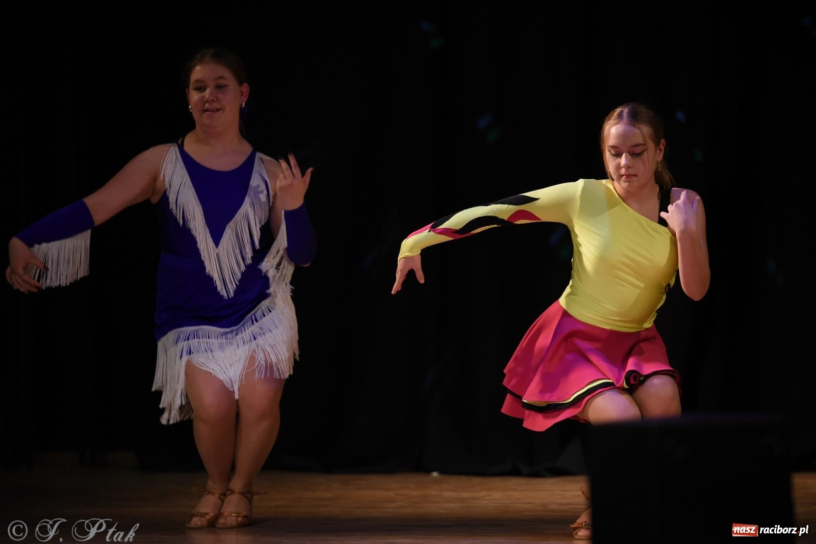 Zdjęcie w galerii na portalu naszraciborz.pl: Mikołajkowe pokazy taneczne w MDK [FOTO i WIDEO] wiadomości z regionu