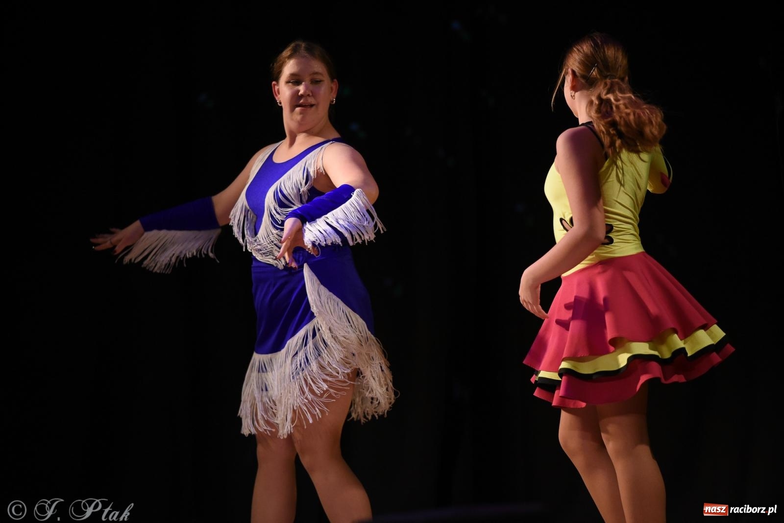 Zdjęcie w galerii na portalu naszraciborz.pl: Mikołajkowe pokazy taneczne w MDK [FOTO i WIDEO] wiadomości z regionu