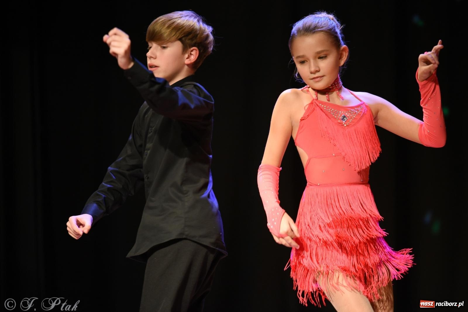 Zdjęcie w galerii na portalu naszraciborz.pl: Mikołajkowe pokazy taneczne w MDK [FOTO i WIDEO] wiadomości z regionu