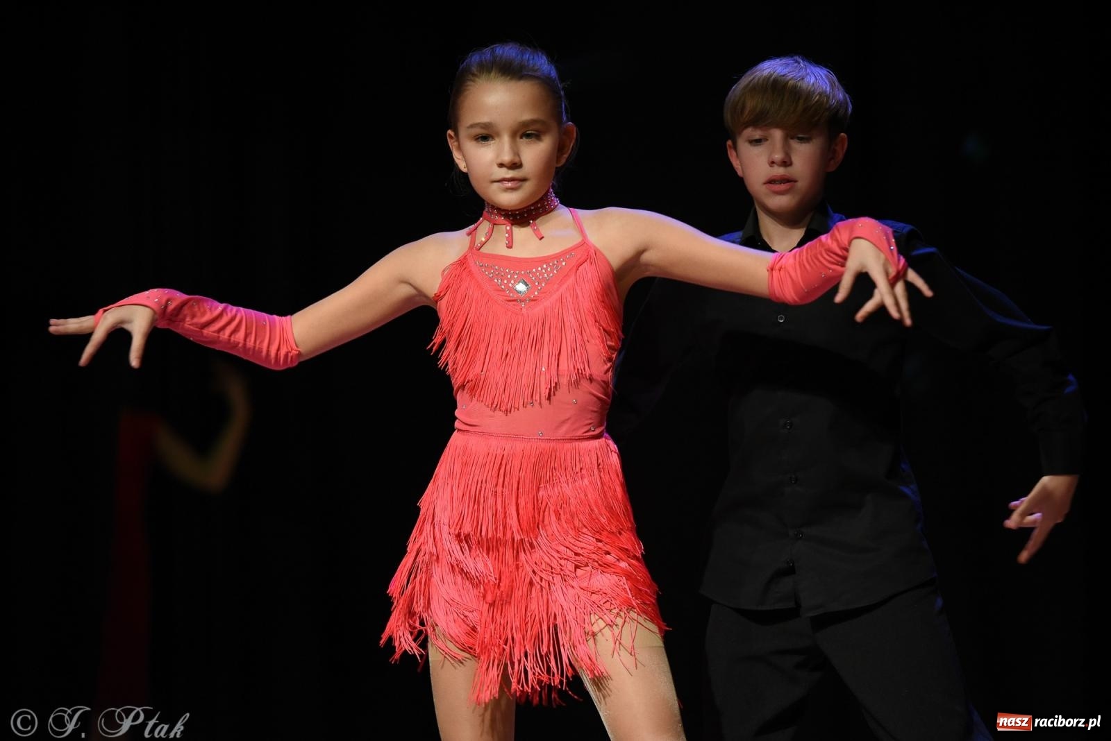 Zdjęcie w galerii na portalu naszraciborz.pl: Mikołajkowe pokazy taneczne w MDK [FOTO i WIDEO] wiadomości z regionu