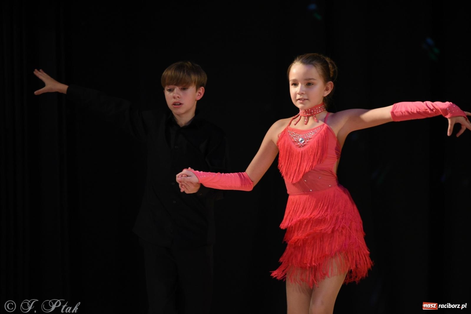 Zdjęcie w galerii na portalu naszraciborz.pl: Mikołajkowe pokazy taneczne w MDK [FOTO i WIDEO] wiadomości z regionu