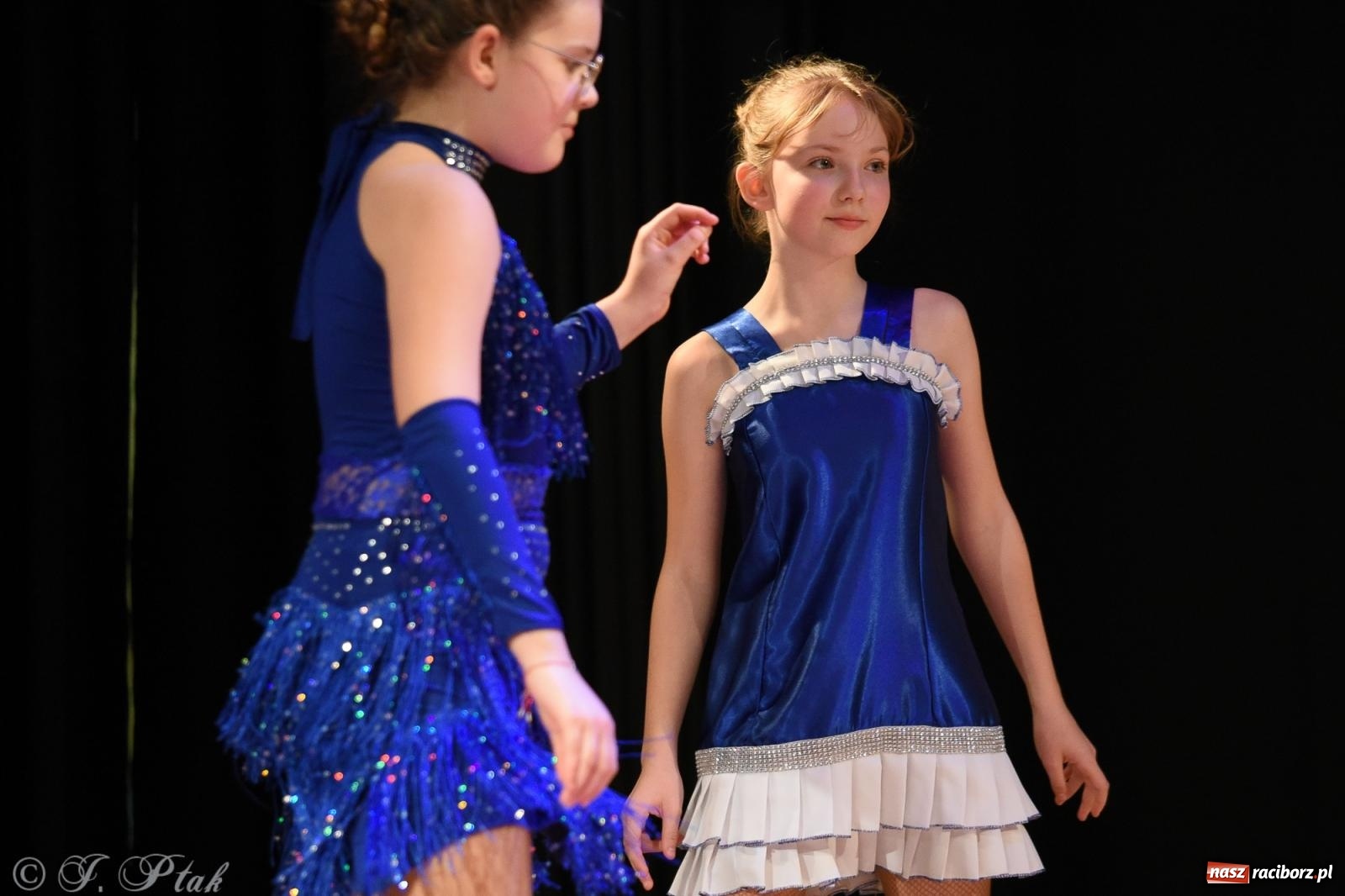 Zdjęcie w galerii na portalu naszraciborz.pl: Mikołajkowe pokazy taneczne w MDK [FOTO i WIDEO] wiadomości z regionu