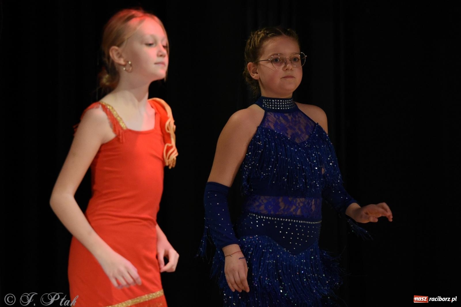 Zdjęcie w galerii na portalu naszraciborz.pl: Mikołajkowe pokazy taneczne w MDK [FOTO i WIDEO] wiadomości z regionu