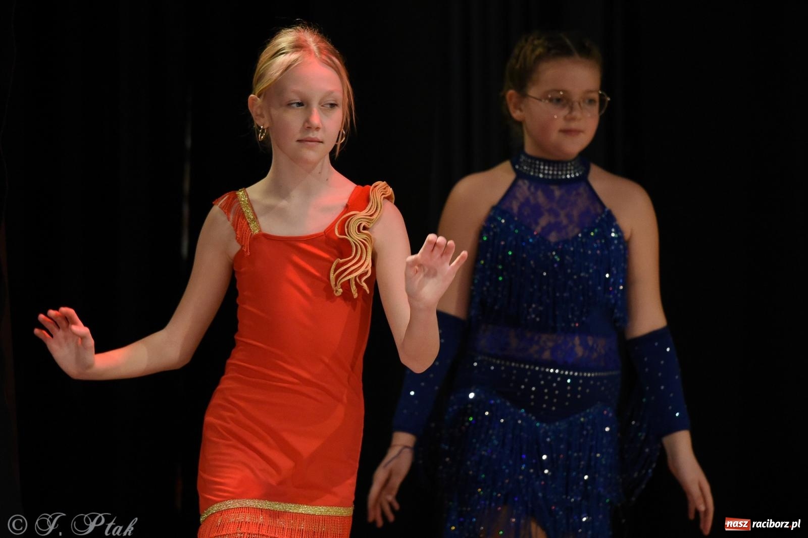 Zdjęcie w galerii na portalu naszraciborz.pl: Mikołajkowe pokazy taneczne w MDK [FOTO i WIDEO] wiadomości z regionu