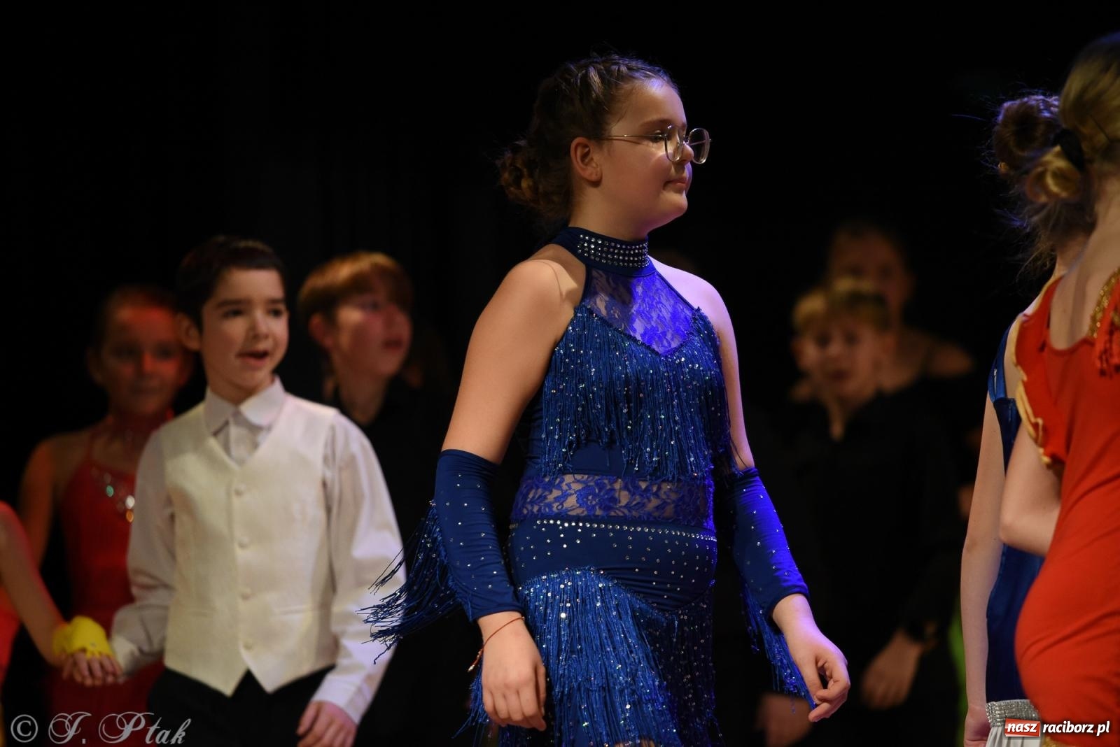 Zdjęcie w galerii na portalu naszraciborz.pl: Mikołajkowe pokazy taneczne w MDK [FOTO i WIDEO] wiadomości z regionu