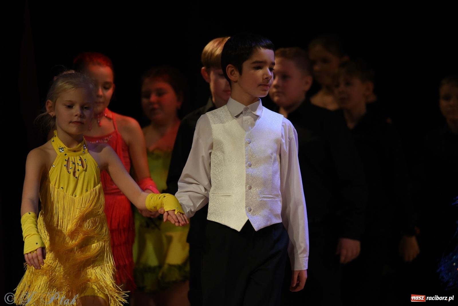 Zdjęcie w galerii na portalu naszraciborz.pl: Mikołajkowe pokazy taneczne w MDK [FOTO i WIDEO] wiadomości z regionu