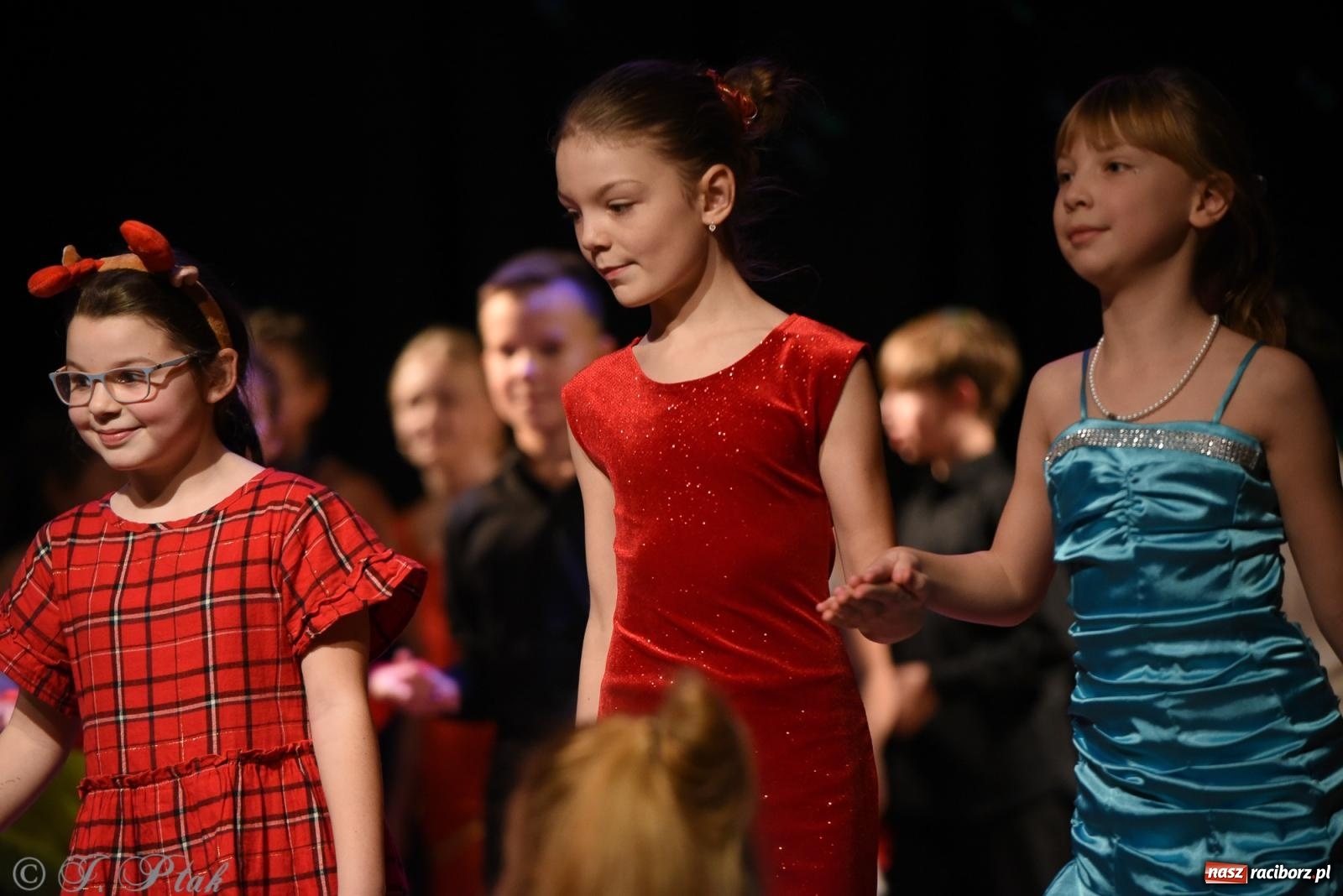Zdjęcie w galerii na portalu naszraciborz.pl: Mikołajkowe pokazy taneczne w MDK [FOTO i WIDEO] wiadomości z regionu