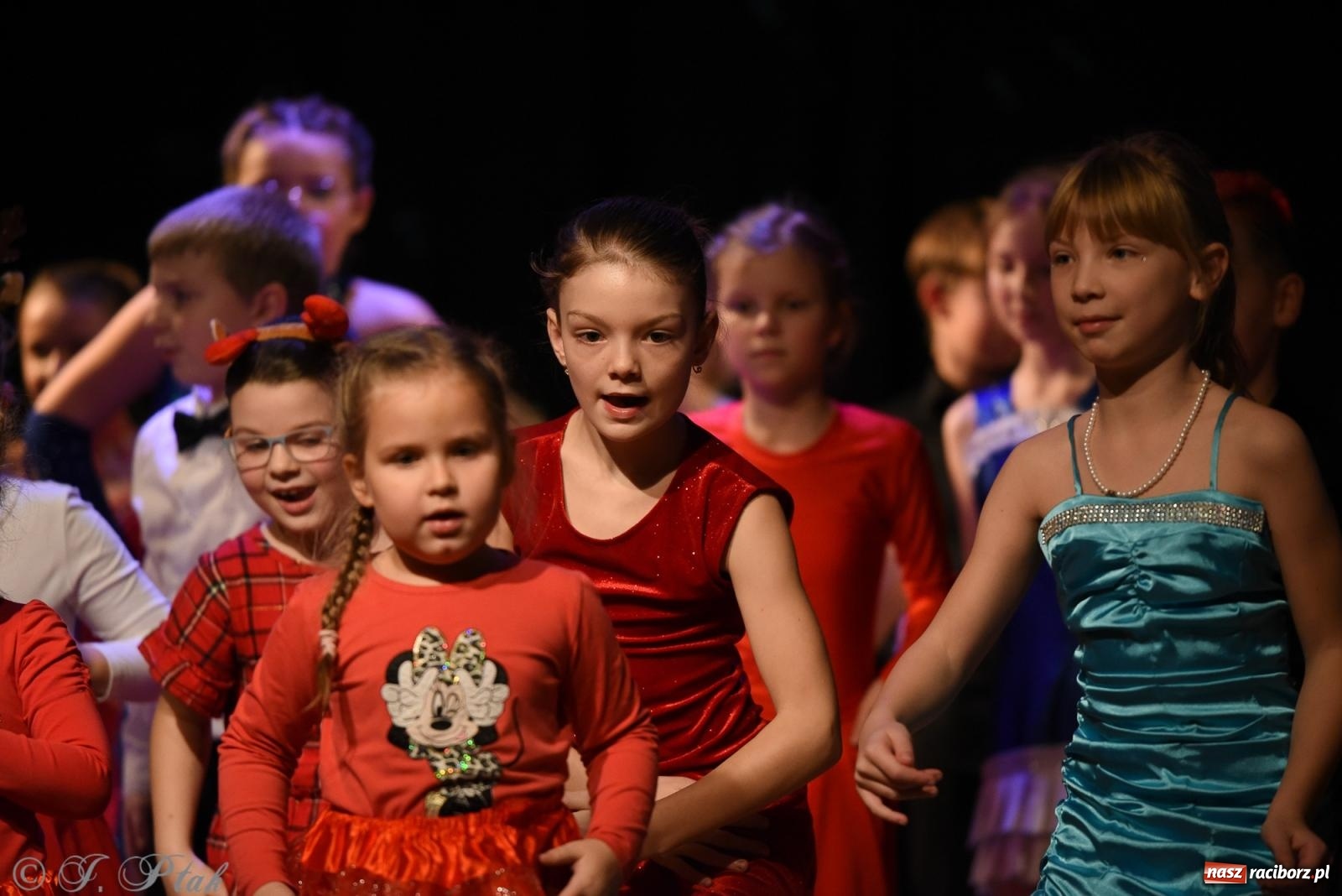 Zdjęcie w galerii na portalu naszraciborz.pl: Mikołajkowe pokazy taneczne w MDK [FOTO i WIDEO] wiadomości z regionu
