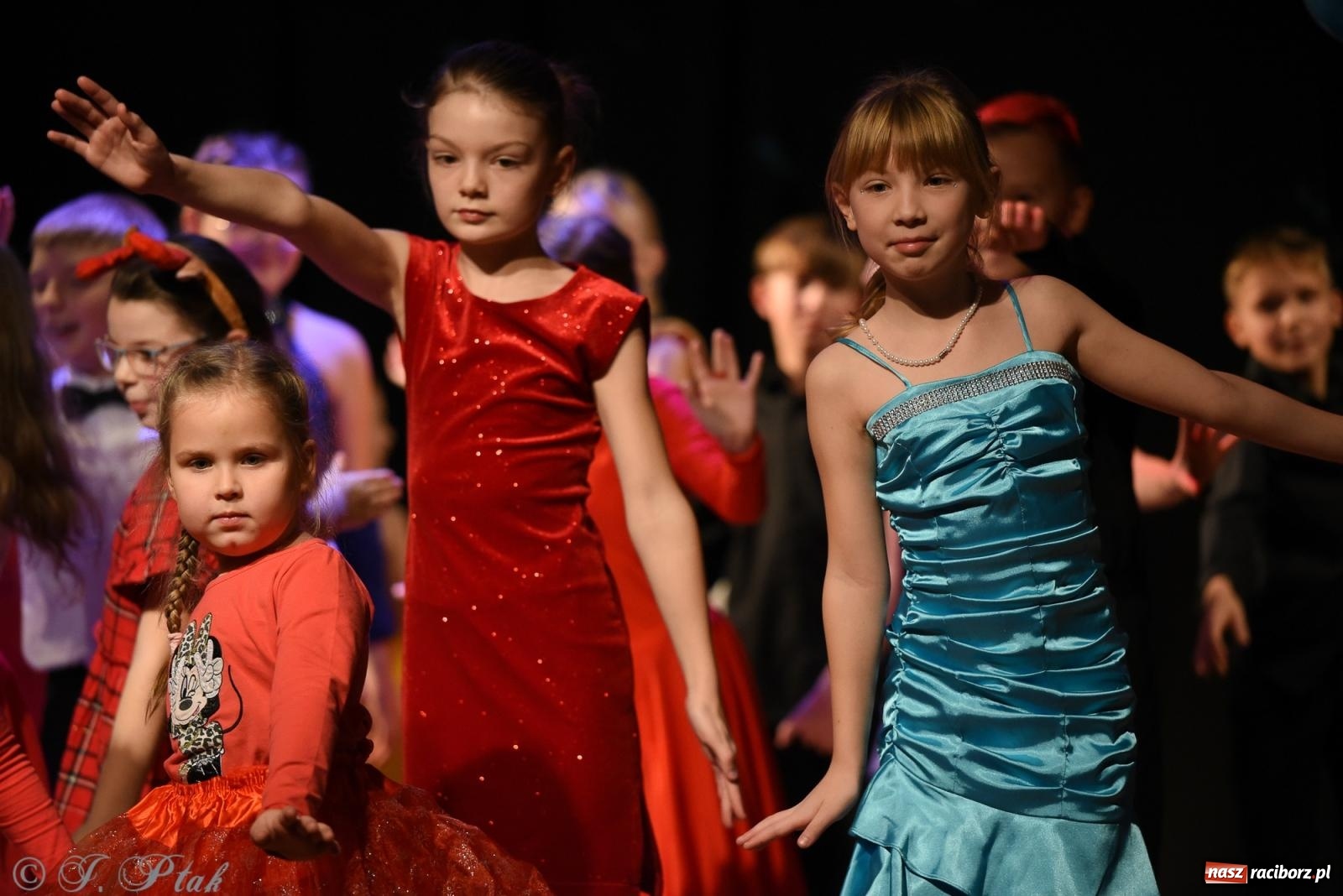 Zdjęcie w galerii na portalu naszraciborz.pl: Mikołajkowe pokazy taneczne w MDK [FOTO i WIDEO] wiadomości z regionu