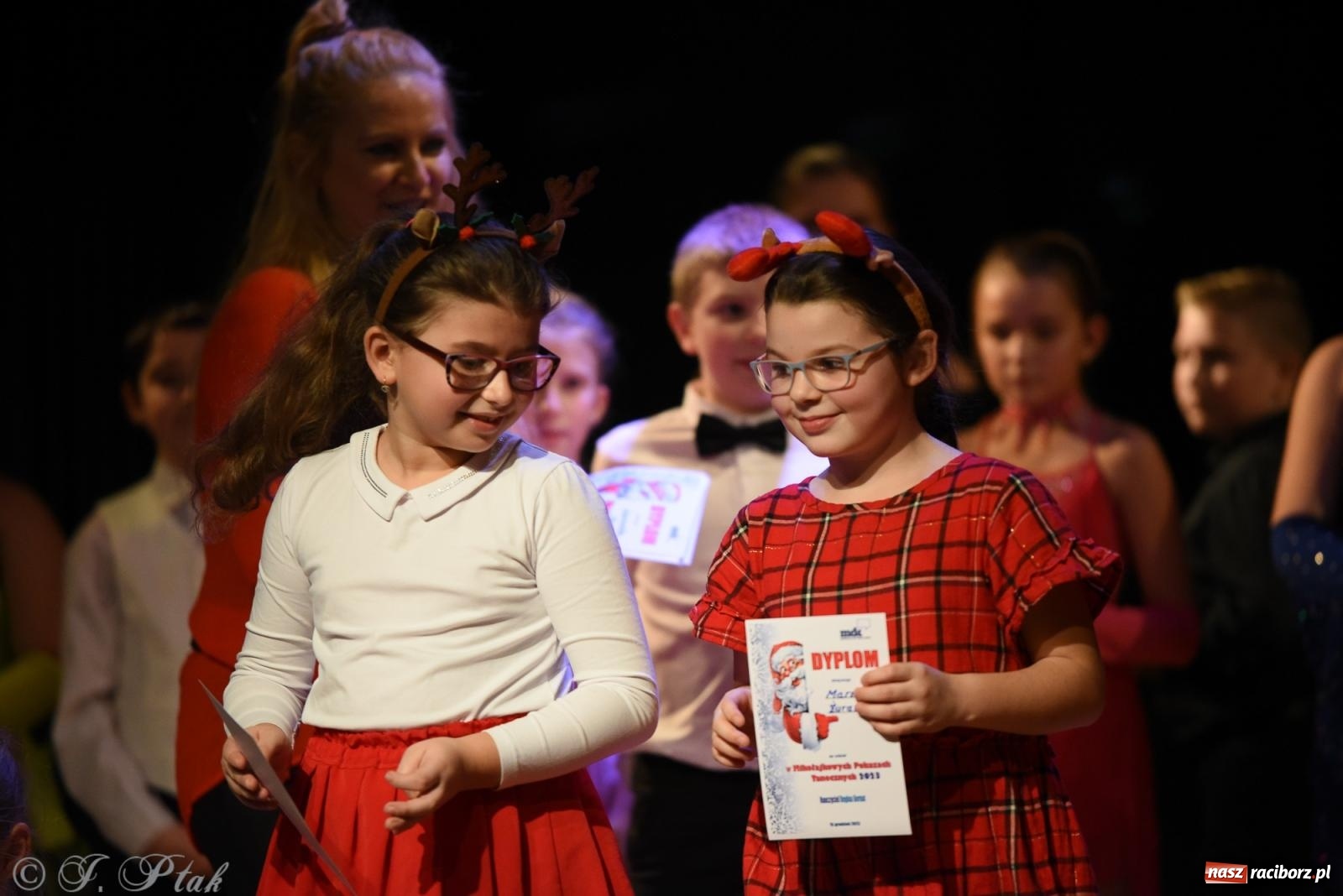 Zdjęcie w galerii na portalu naszraciborz.pl: Mikołajkowe pokazy taneczne w MDK [FOTO i WIDEO] wiadomości z regionu