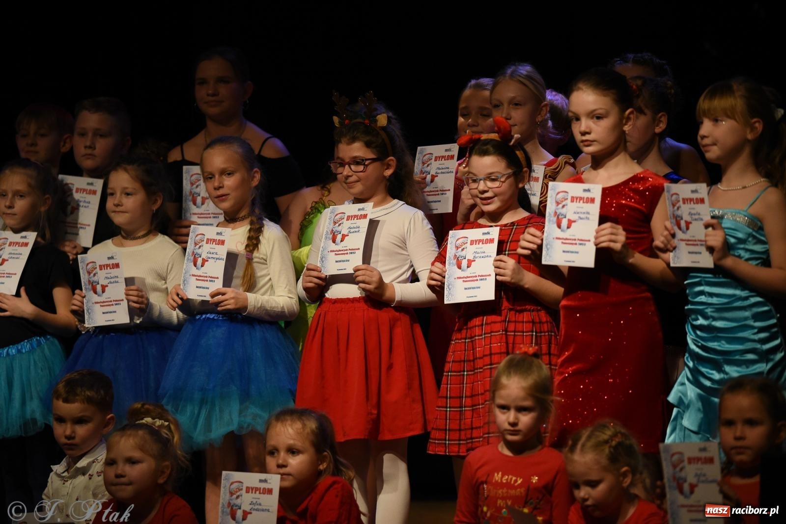 Zdjęcie w galerii na portalu naszraciborz.pl: Mikołajkowe pokazy taneczne w MDK [FOTO i WIDEO] wiadomości z regionu