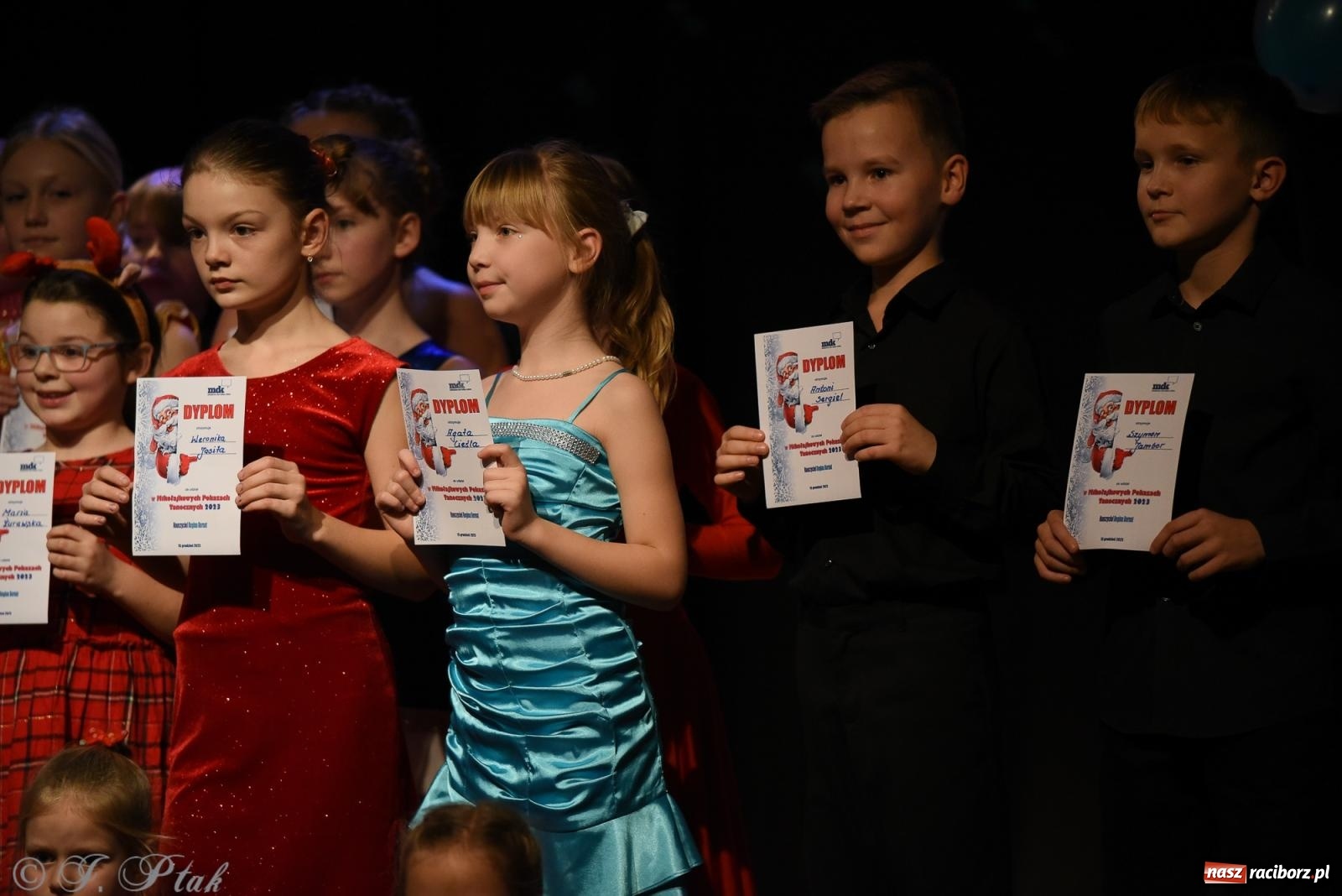 Zdjęcie w galerii na portalu naszraciborz.pl: Mikołajkowe pokazy taneczne w MDK [FOTO i WIDEO] wiadomości z regionu