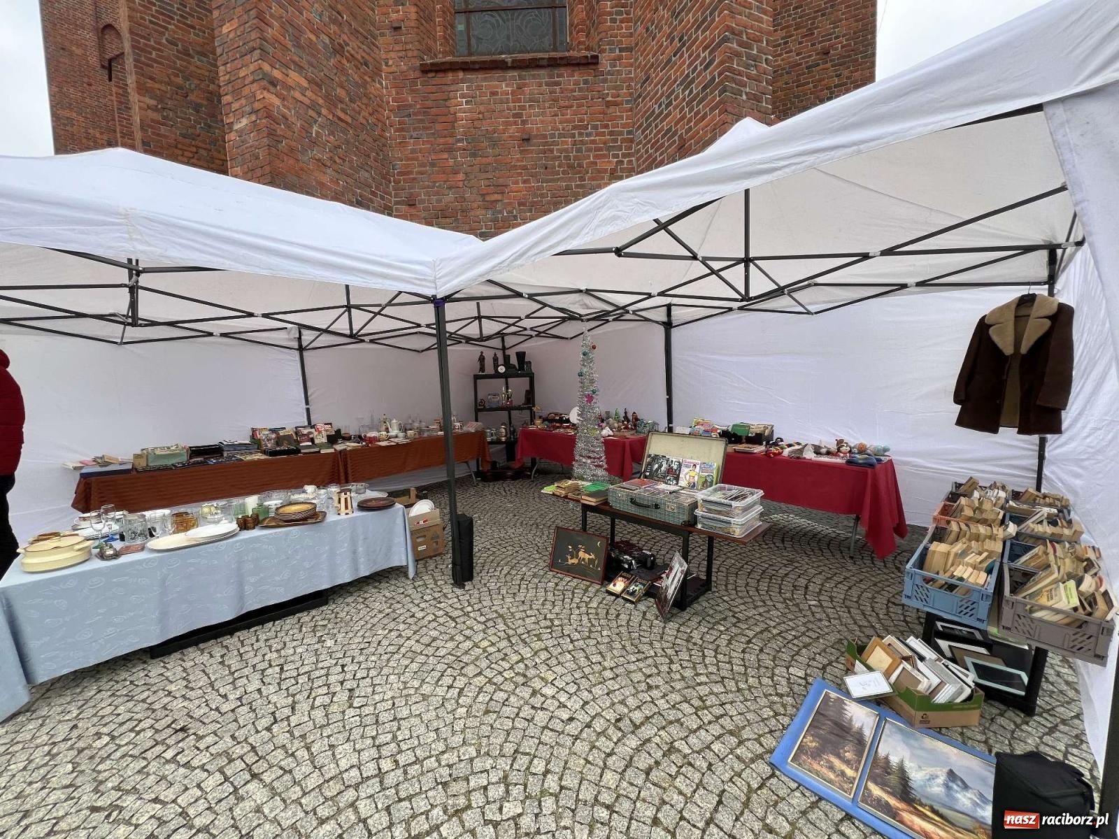 Zdjęcie w galerii na portalu naszraciborz.pl: Ciekawostki z ostatniego w tym roku targu staroci [FOTO i WIDEO] wiadomości z regionu