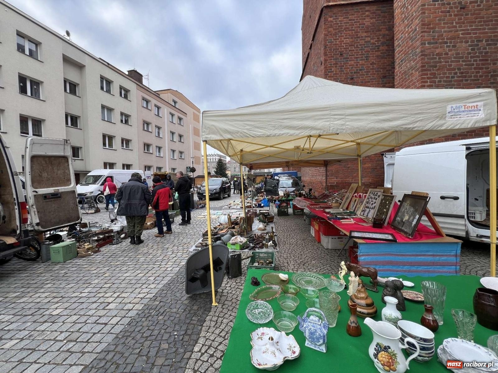 Zdjęcie w galerii na portalu naszraciborz.pl: Ciekawostki z ostatniego w tym roku targu staroci [FOTO i WIDEO] wiadomości z regionu