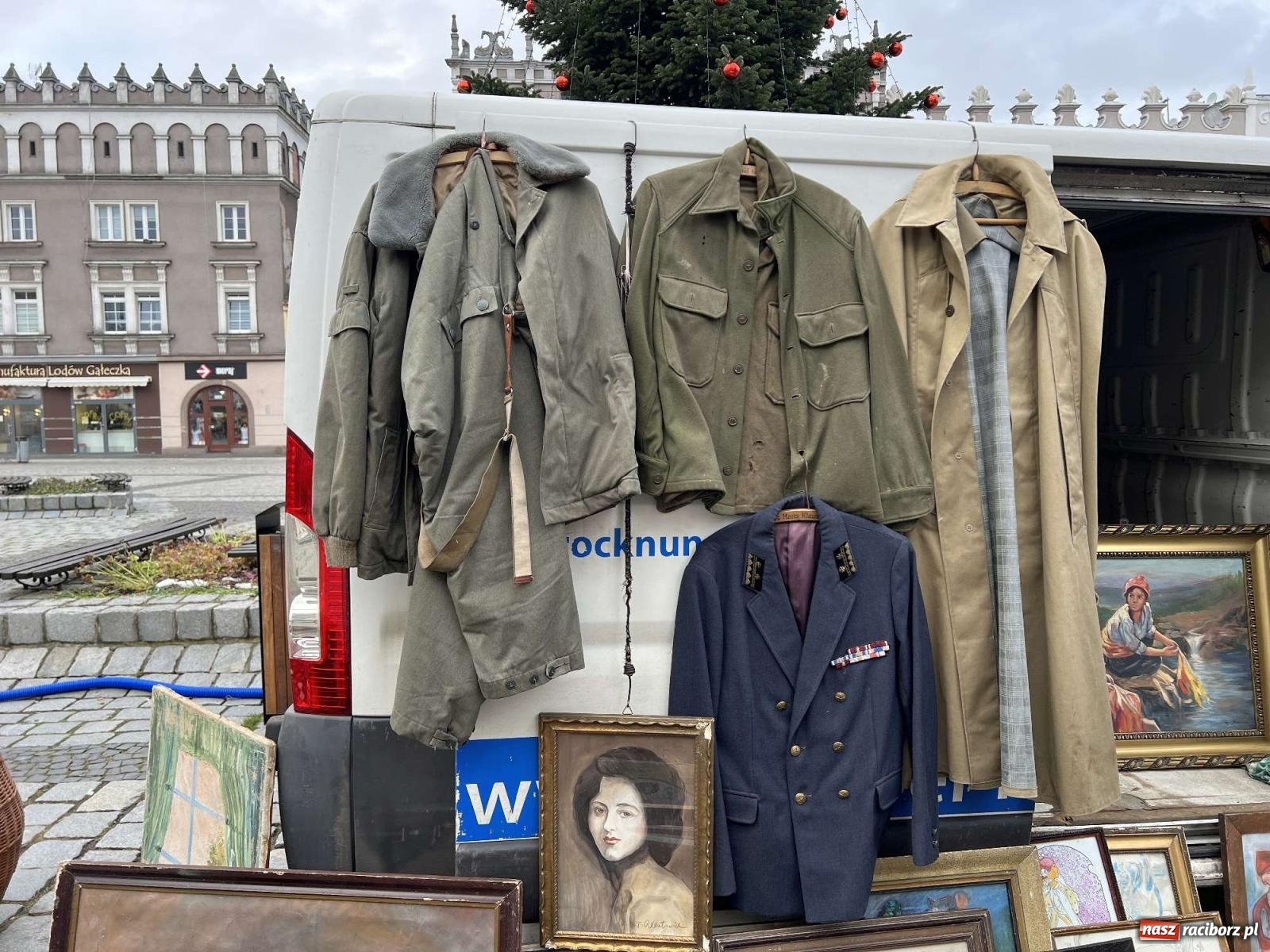 Zdjęcie w galerii na portalu naszraciborz.pl: Ciekawostki z ostatniego w tym roku targu staroci [FOTO i WIDEO] wiadomości z regionu