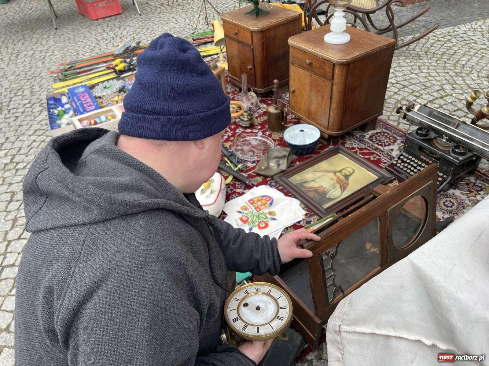 Zdjęcie w galerii na portalu naszraciborz.pl: Ciekawostki z ostatniego w tym roku targu staroci [FOTO i WIDEO] wiadomości z regionu