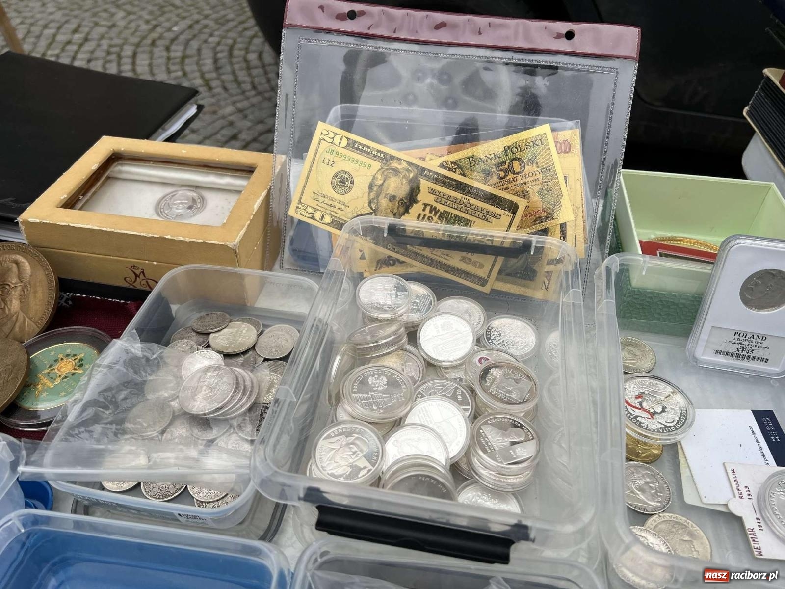 Zdjęcie w galerii na portalu naszraciborz.pl: Ciekawostki z ostatniego w tym roku targu staroci [FOTO i WIDEO] wiadomości z regionu