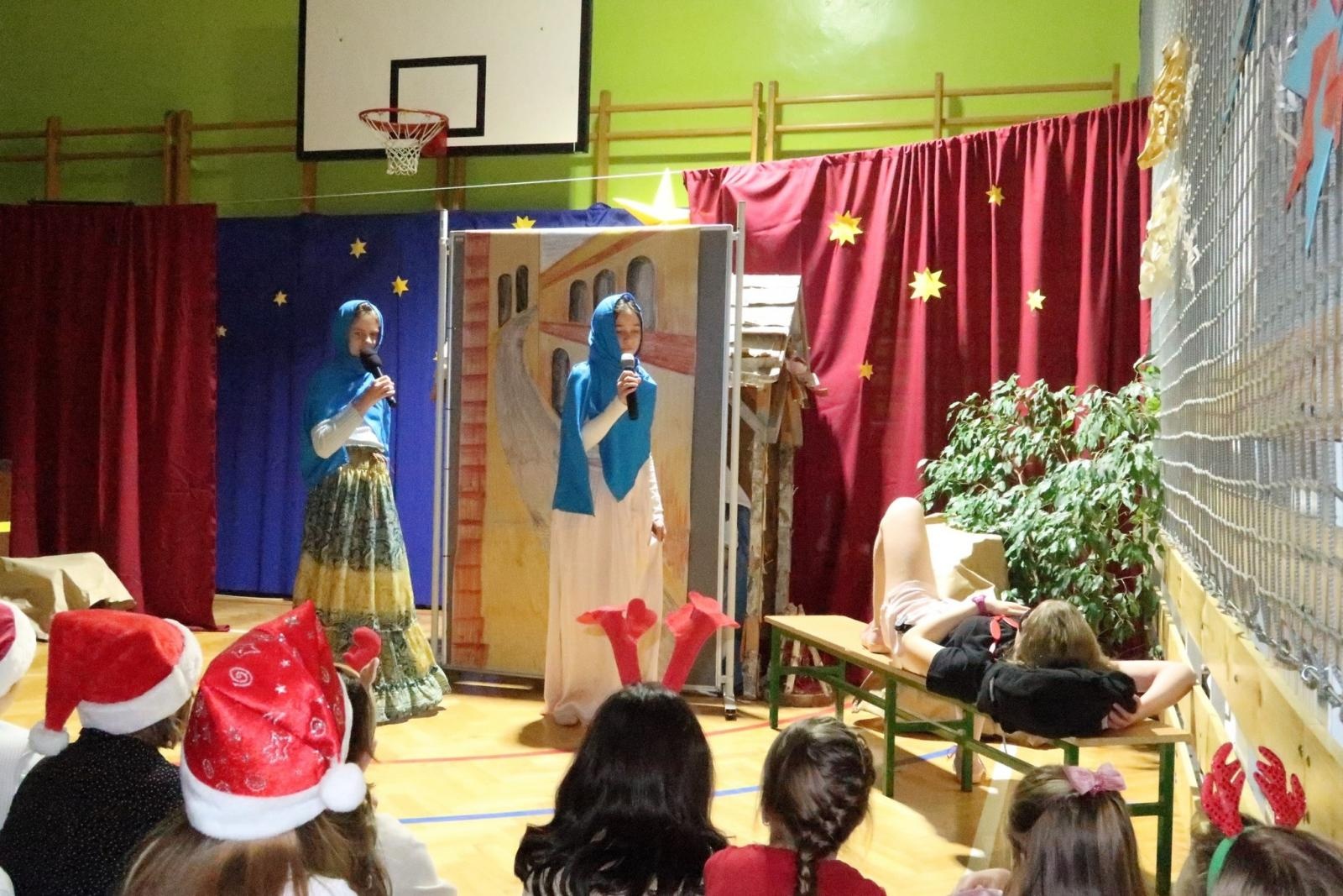 Zdjęcie w galerii na portalu naszraciborz.pl: Kiermasz bożonarodzeniowy na Płoni wiadomości z regionu