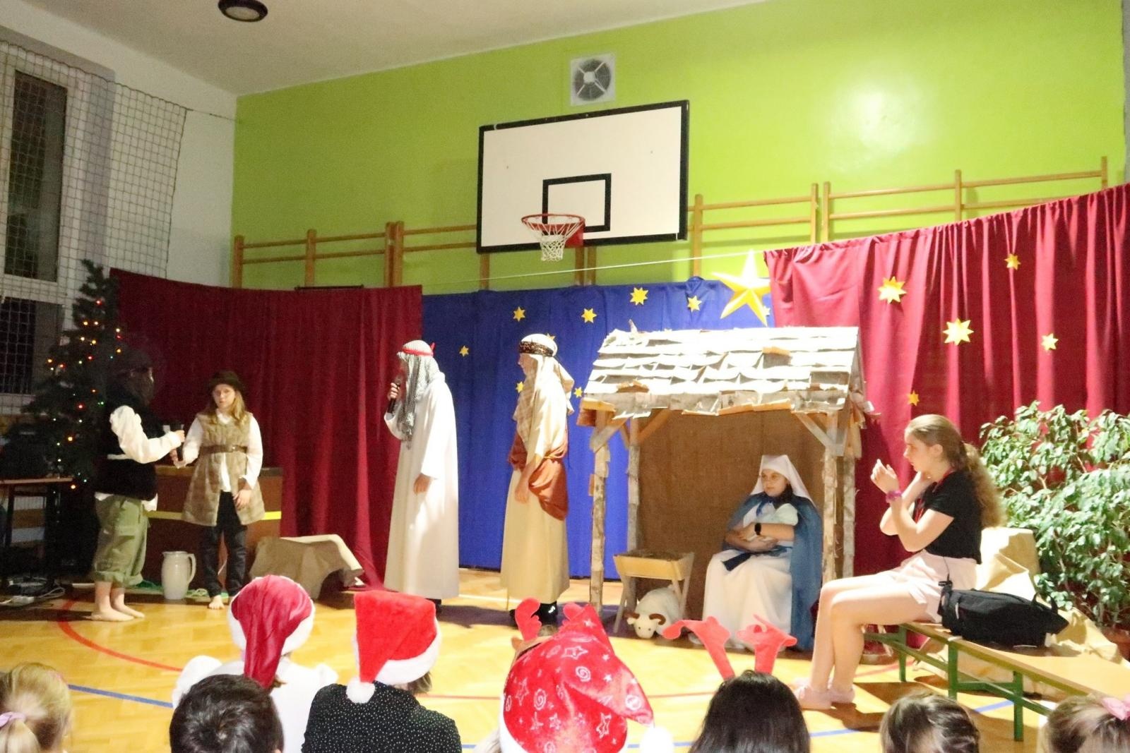 Zdjęcie w galerii na portalu naszraciborz.pl: Kiermasz bożonarodzeniowy na Płoni wiadomości z regionu