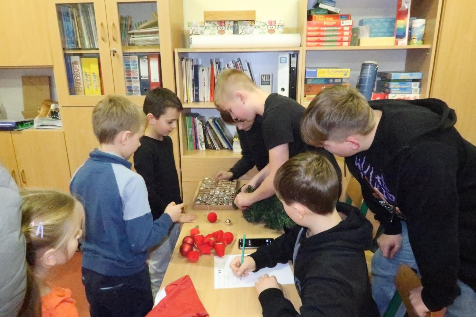 Zdjęcie w galerii na portalu naszraciborz.pl: Kiermasz bożonarodzeniowy na Płoni wiadomości z regionu