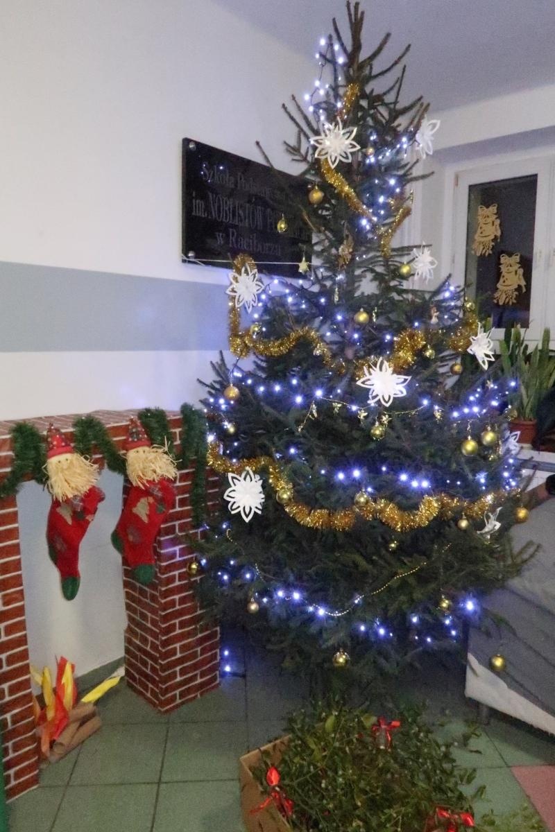 Zdjęcie w galerii na portalu naszraciborz.pl: Kiermasz bożonarodzeniowy na Płoni wiadomości z regionu