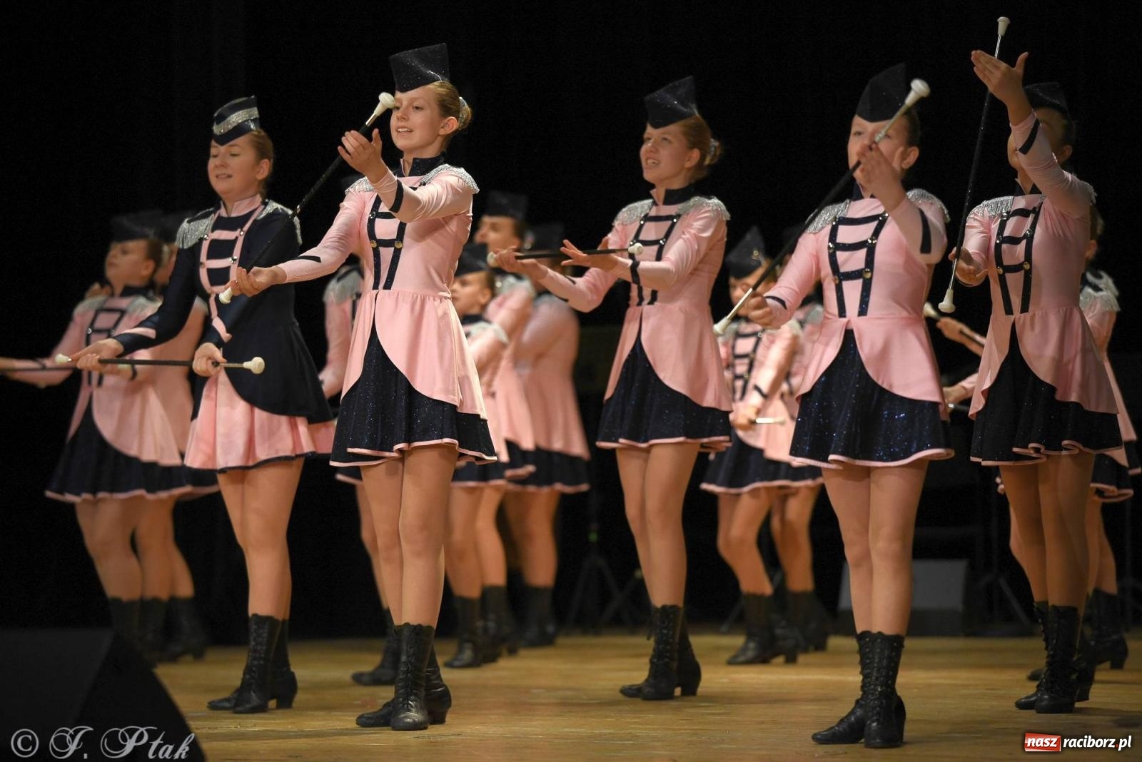 Zdjęcie w galerii na portalu naszraciborz.pl: Źródło i Patria zatańczyły dla Kubusia [FOTO i WIDEO] wiadomości z regionu
