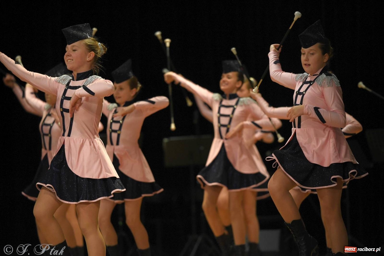 Zdjęcie w galerii na portalu naszraciborz.pl: Źródło i Patria zatańczyły dla Kubusia [FOTO i WIDEO] wiadomości z regionu