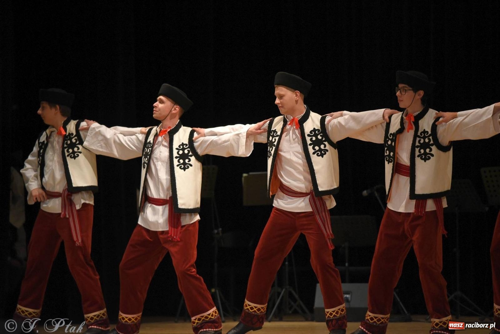 Zdjęcie w galerii na portalu naszraciborz.pl: Źródło i Patria zatańczyły dla Kubusia [FOTO i WIDEO] wiadomości z regionu