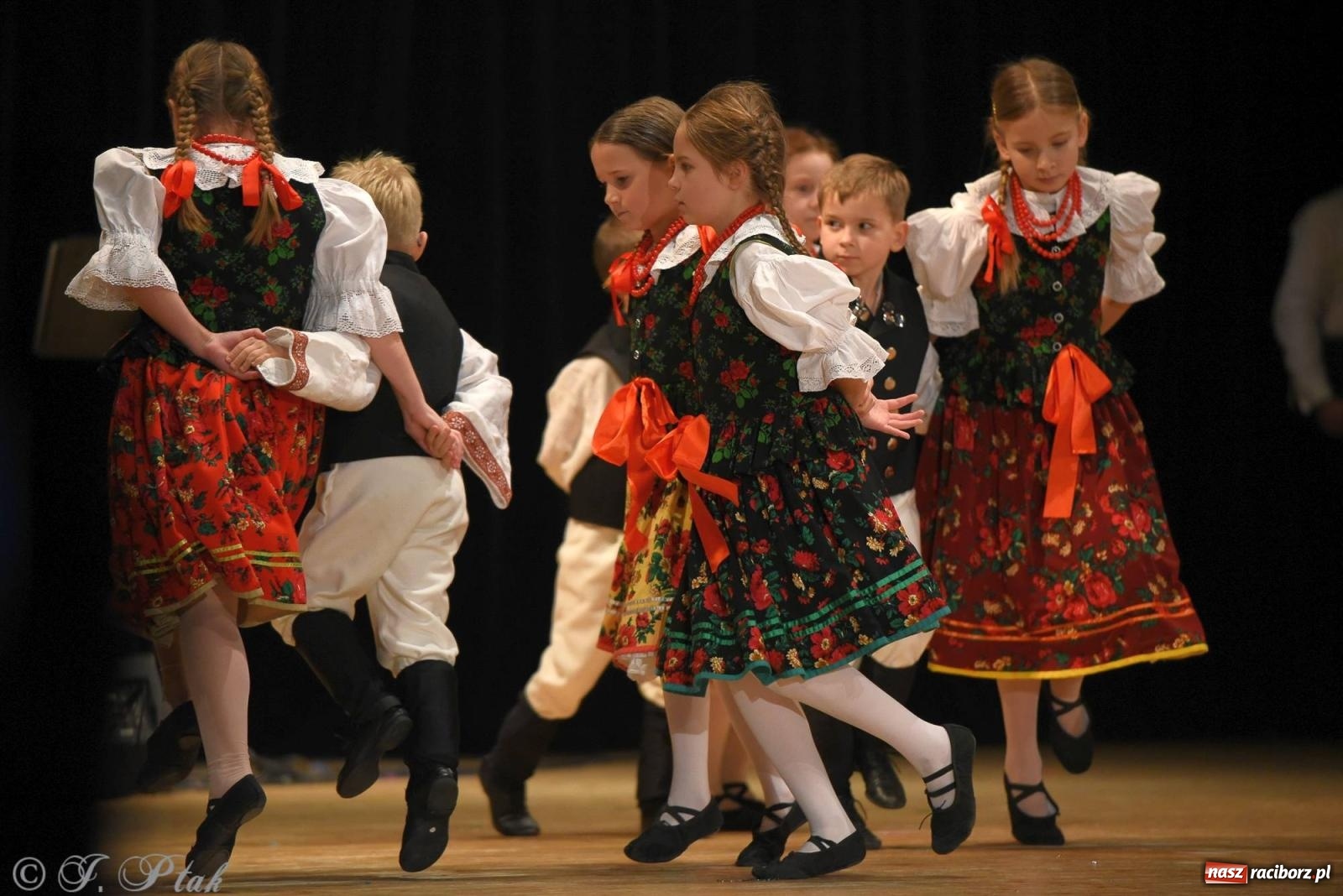 Zdjęcie w galerii na portalu naszraciborz.pl: Źródło i Patria zatańczyły dla Kubusia [FOTO i WIDEO] wiadomości z regionu