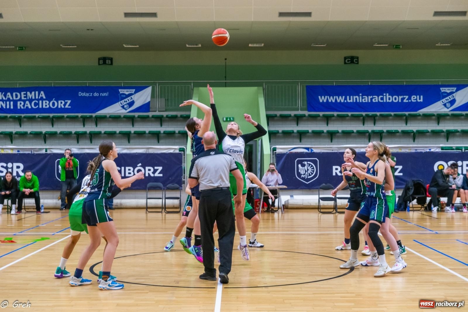 Zdjęcie w galerii na portalu naszraciborz.pl: Koszykówka. Walka do ostatniej syreny. Lider odrobinę lepszy [FOTO i WIDEO] wiadomości z regionu