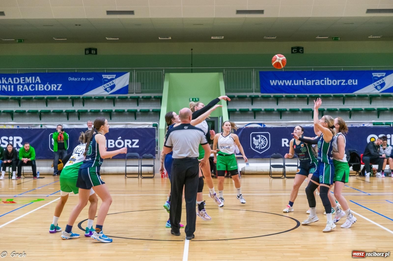 Zdjęcie w galerii na portalu naszraciborz.pl: Koszykówka. Walka do ostatniej syreny. Lider odrobinę lepszy [FOTO i WIDEO] wiadomości z regionu