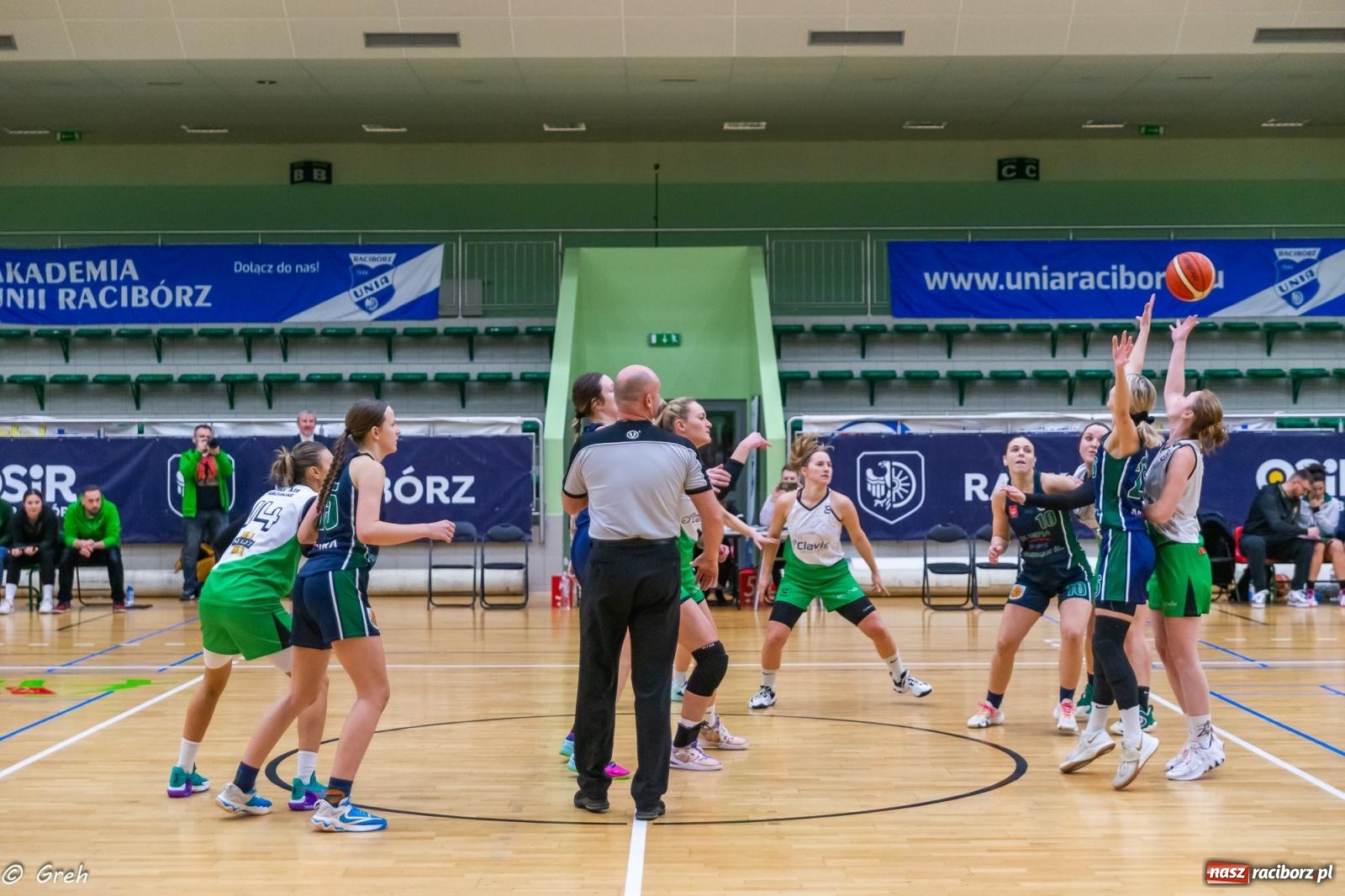 Zdjęcie w galerii na portalu naszraciborz.pl: Koszykówka. Walka do ostatniej syreny. Lider odrobinę lepszy [FOTO i WIDEO] wiadomości z regionu